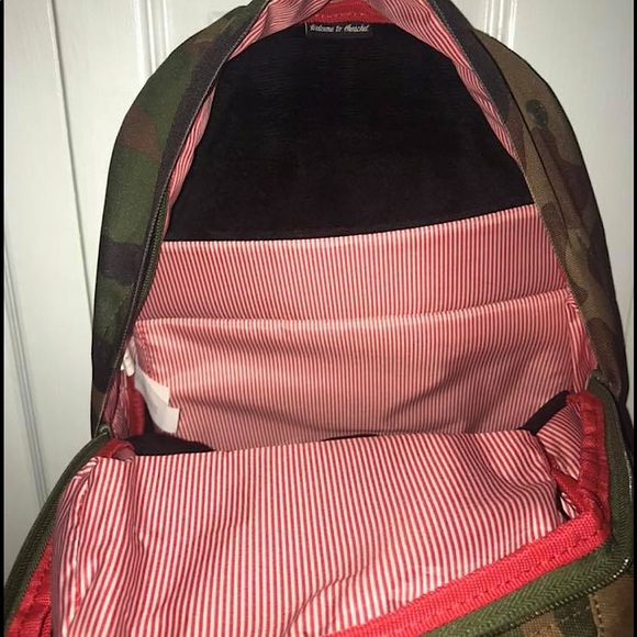 Herschel Camo Backpack - Picture 2 of 3